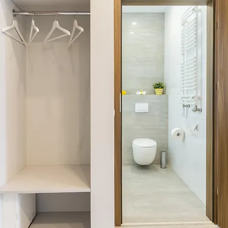 Udanypobyt Apartament Zamoyskiego 73 *
