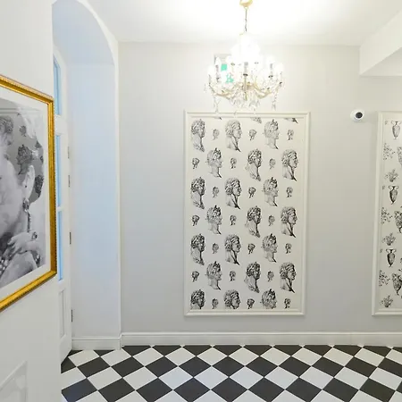 Crystal Chez Helena Krakov