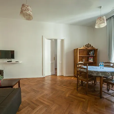 Gorgeous Old Town Tarlowska Apartment *