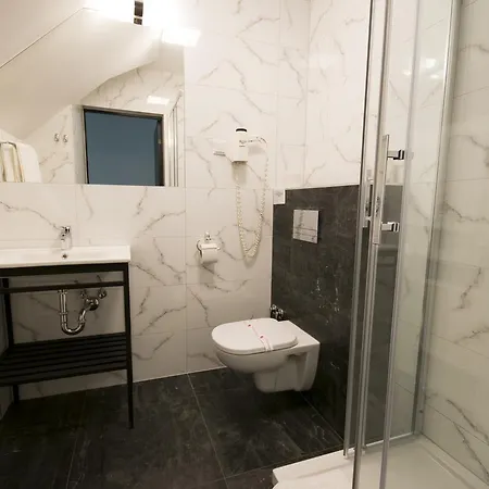 Aparthotel Kontrast 4*