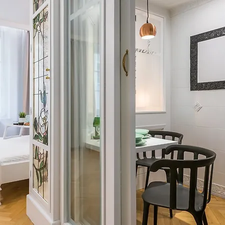 Apartment Around Market Square