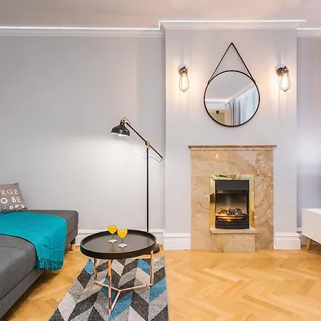 Apartment Around Market Square