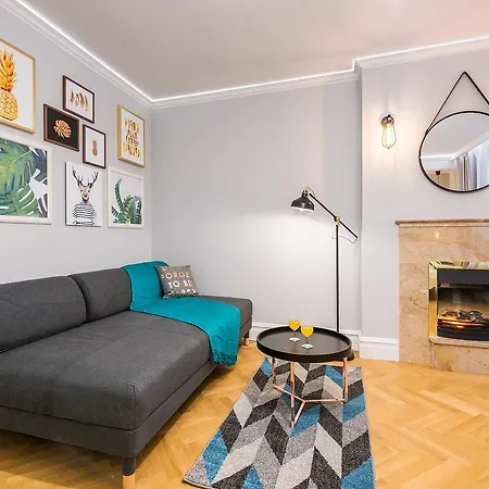 Apartment Around Market Square
