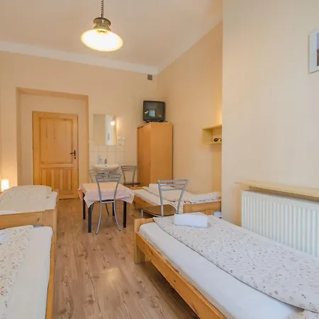 Aparthostel Fryderyk Hostel *