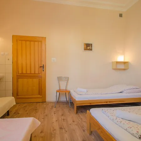 Aparthostel Fryderyk Hostel *
