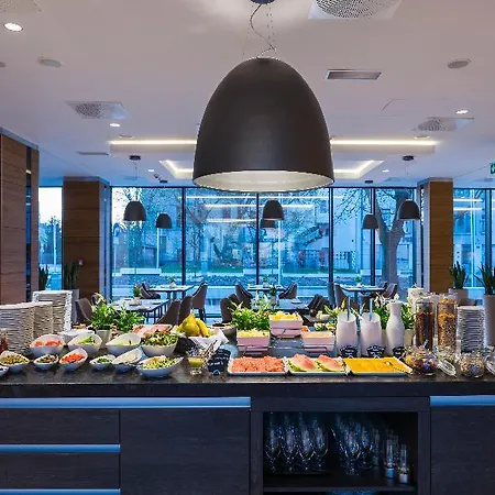 Q Hotel
