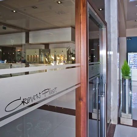 Booking Crown Piast & Spa Hotel