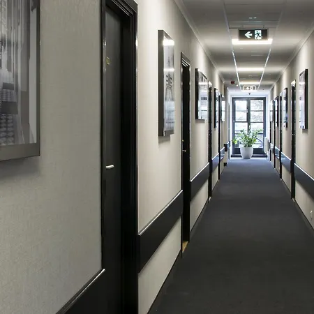 Aparthotel Kontrast 4*