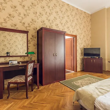Royal Hotel