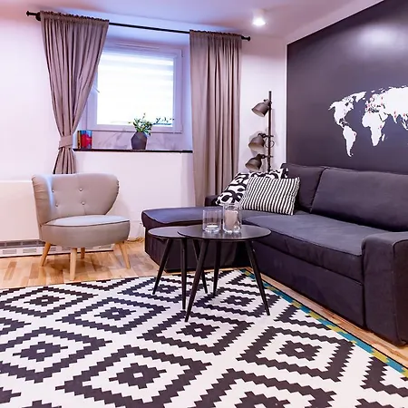 No. 2a By Apart Service Apartment *