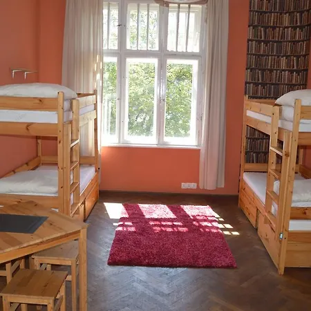 Hostel Old Walls
