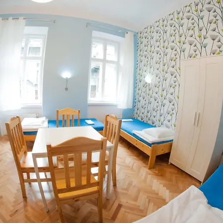 Dizzy Daisy Hostal *
