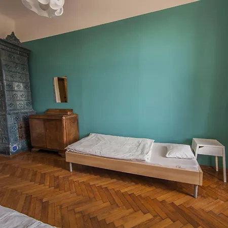 Travellers Hostel *