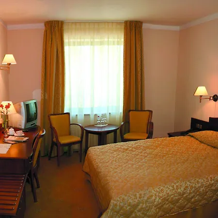 Sympozjum & 4*