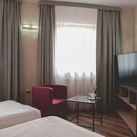 H6 Major Travel & Business, Free Parking