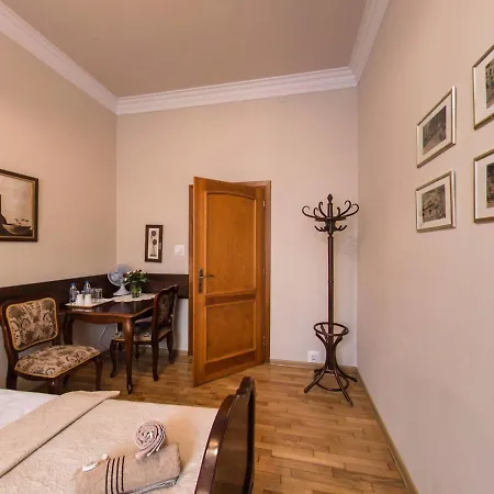 Kajzer شقة فندقية