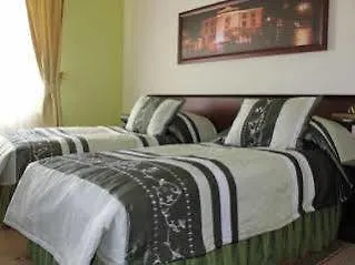 Bed & Breakfast Dworek Magnat 3*