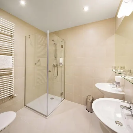 Automobil Hotell 3*