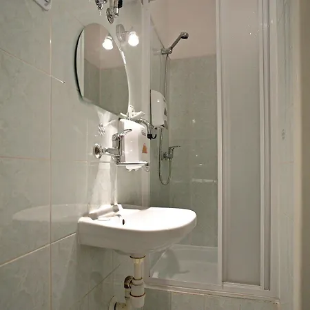 Enigma Hostal *