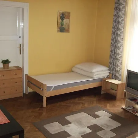 Hostel Old Walls