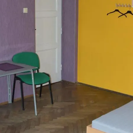 Hostel Old Walls *