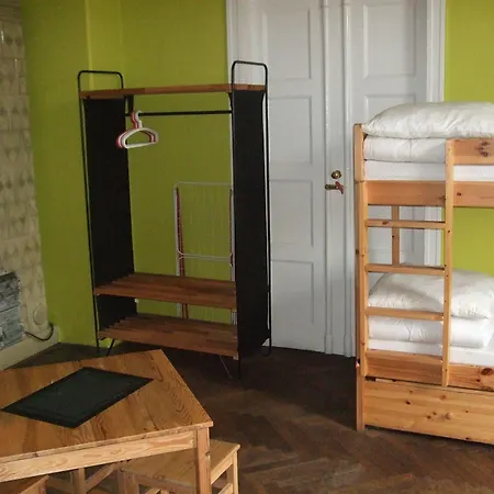 Old Walls Hostel *
