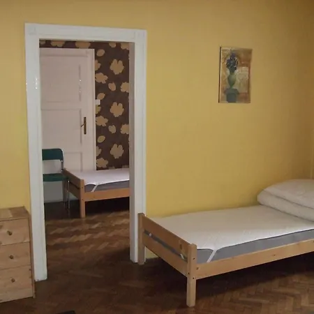 Hostel Old Walls *