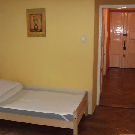 Hostel Old Walls *