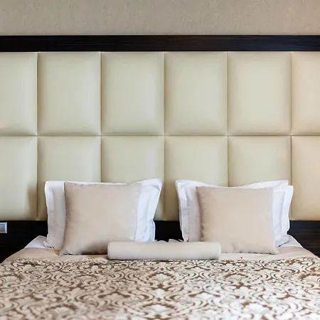 Queen Boutique Hotel 4*