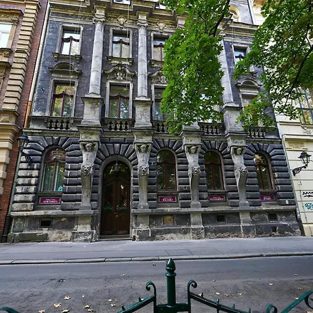 Pijarska 3 *