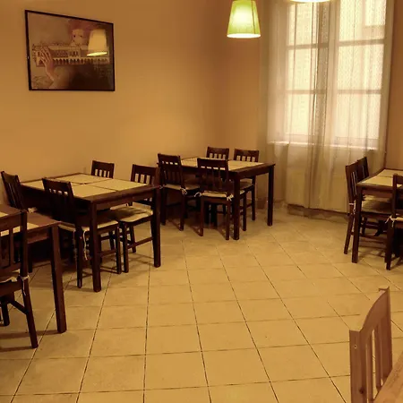 Heynow Rooms, And In Center Hostel