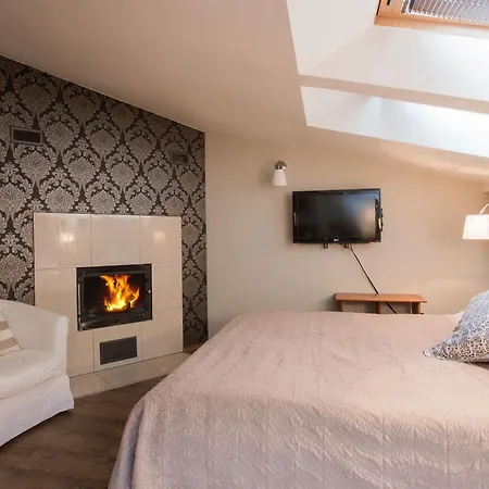 Hotel Apartwawel 5*