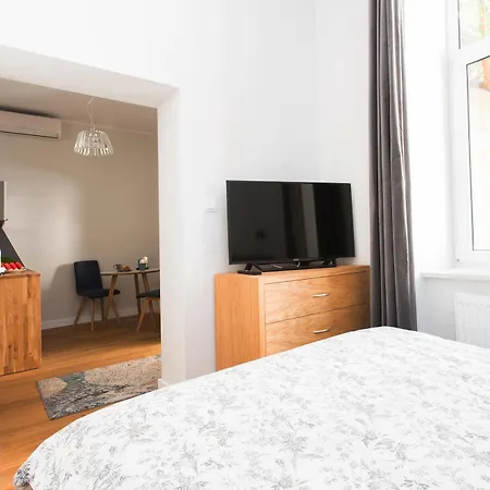 Hotel Apartwawel 5*