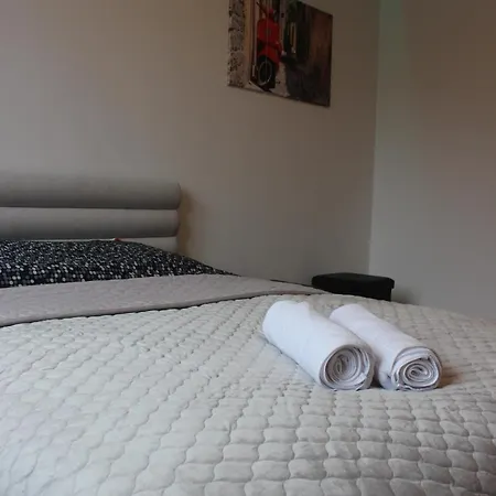 Wola Modern Black&white Apartment Krakow