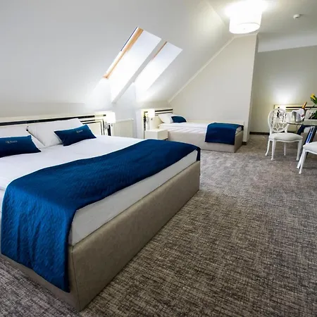 Aparthotel Kontrast 4*