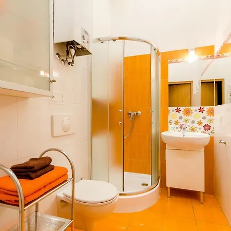 Papaya Apartment
