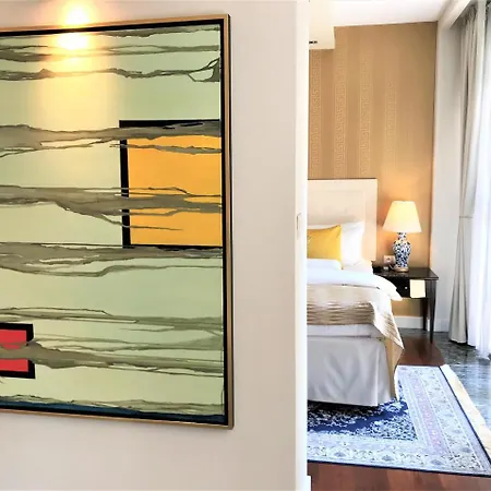 Mondrian Luxury & Old Town Aparthotel