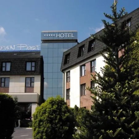 Booking Crown Piast & Spa Hotel