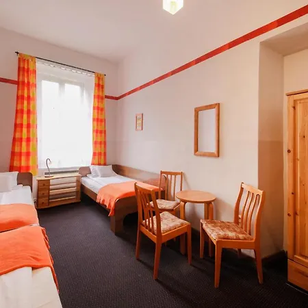 Red Carpet Hostel *