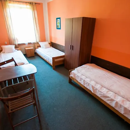 Red Carpet Hostel *