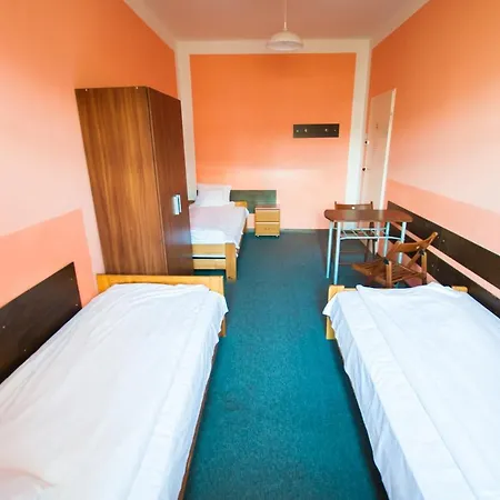 Red Carpet Hostel *
