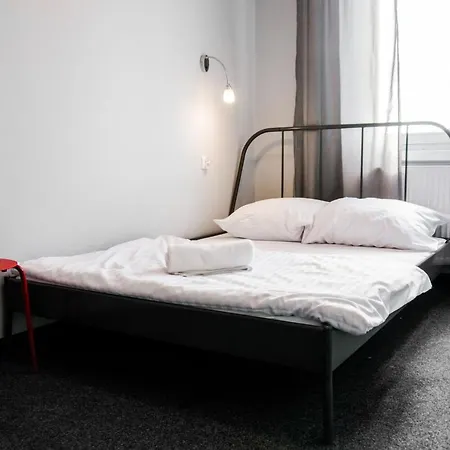 Nh Hostel *