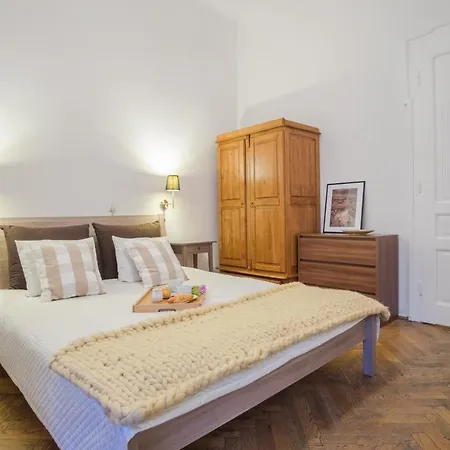 Roller Apartahotel Cracovia