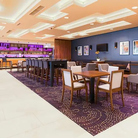 Hotel Doubletree By Hilton & Convention Center
