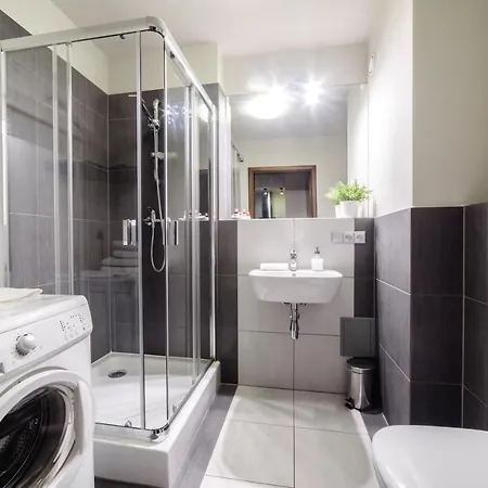 Meridian Apartment *