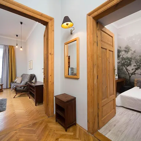 Apartment Around Market Square