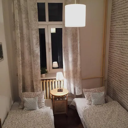 Aleje 28 Хостел Краков