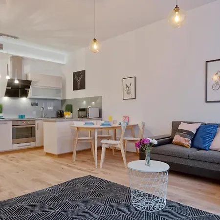 Around Market Square Apartment *