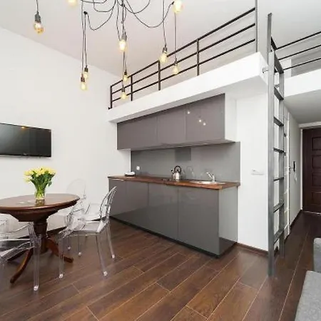 2 Nights Apartments - Great Location, Right Next To Main Rail And Bus Station, 10 Min To Main Square By Foot 3* Krakow