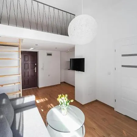 2 Nights Apartments - Great Location, Right Next To Main Rail And Bus Station, 10 Min To Main Square By Foot 3*